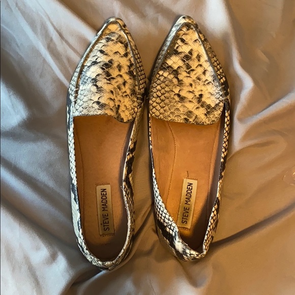 Steve Madden Snakeskin Flats - Picture 3 of 4